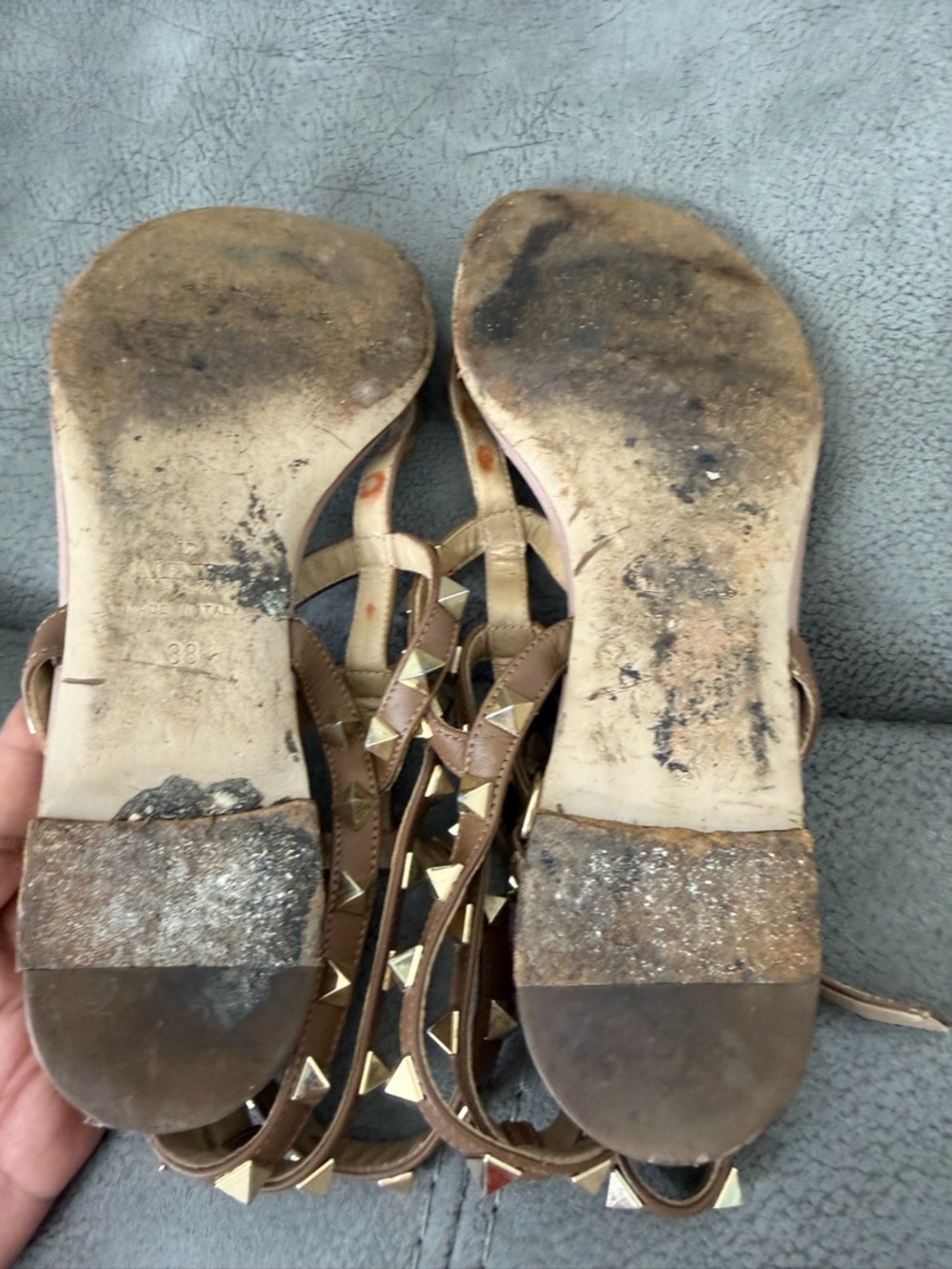 Valentino Garavani Tan Leather T-Strap Sandals with Gold Pyramid Studs - Picture 4 of 5